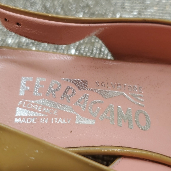 SOLD!! FERRAGAMO Kitten Heel Sling - Size 8 1/2 - Picture 5 of 9